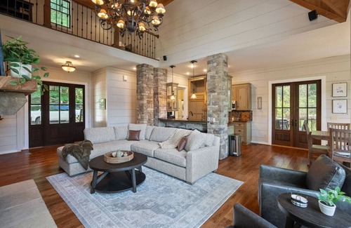 Jasper House | Clear Creek Retreat Lake Views from every room