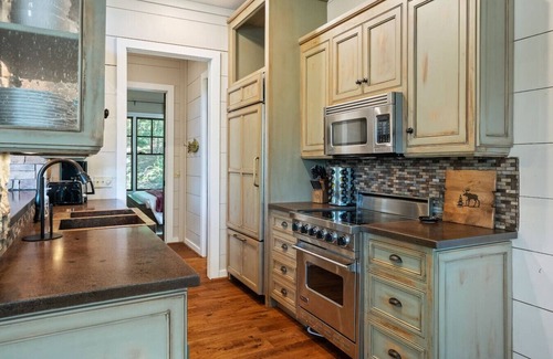Jasper House | Clear Creek Retreat Lake Views from every room