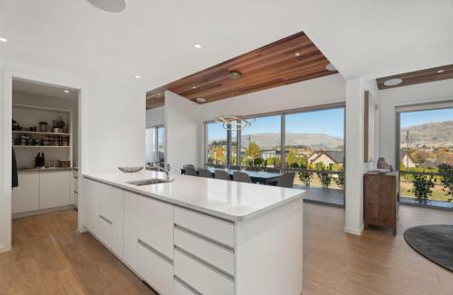 Wanaka House | Clearview Vista - Wanaka Holiday Home