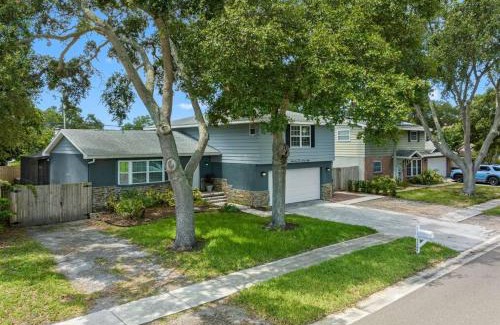 Largo House | Clearwater 2 story pool home mins from the beach