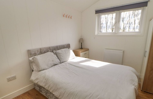 Hutton Rudby Cottage | CLEVELAND WAY POD, pet friendly, with hot tub in Hutton Rudby
