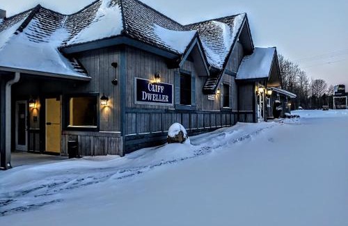 Tofte Hotel | Cliff Dweller on Lake Superior