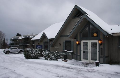 Tofte Hotel | Cliff Dweller on Lake Superior