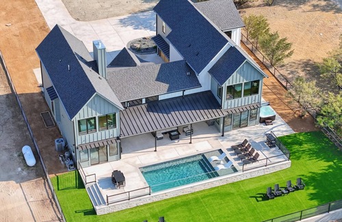 Palo Pinto County House | Cliff Haven 2.0: 6-7 Bdrm/6 Bath w/pool/hot tub, and game garage