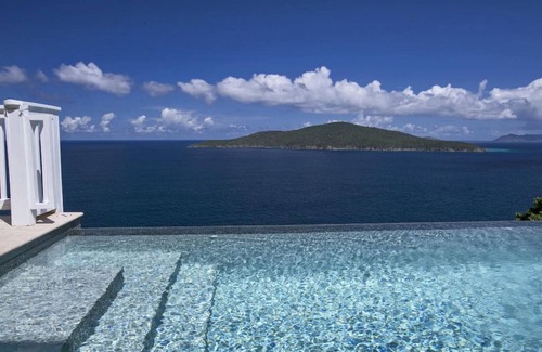 Peterborg Villa | Cliff-side 5BR villa - stunning down-island views & 5 mins from Magen's Bay!