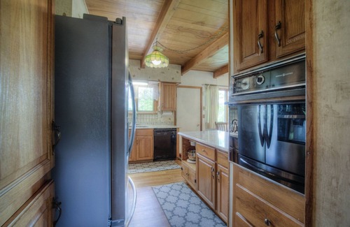 Rimrock House | Cliffside Cabin amongst trees, serene w/Views.