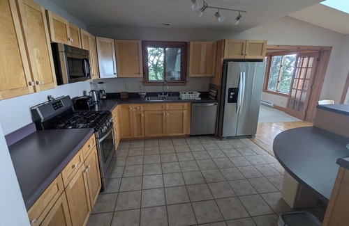 Highlands Cabin | Cliffside cabin with overlook of Blue Valley