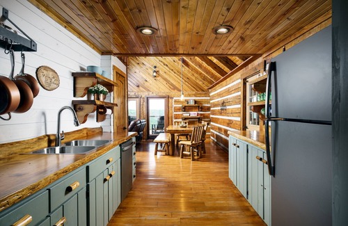 Rogers Cabin | Cliffside Family Retreat w/View