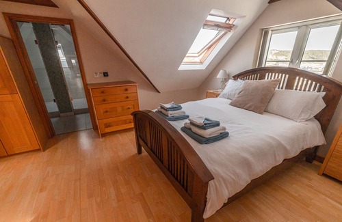 Portreath Cottage | Clifftop cottage with 100m private balcony overlooking the sea.