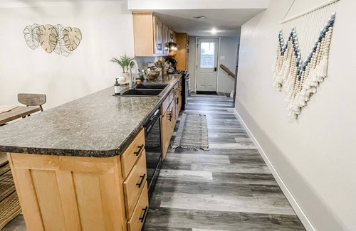 Clintonville House | ⭐️ Clintonville! Quaint Stay on Quiet Street! 2 bed/1 bath!