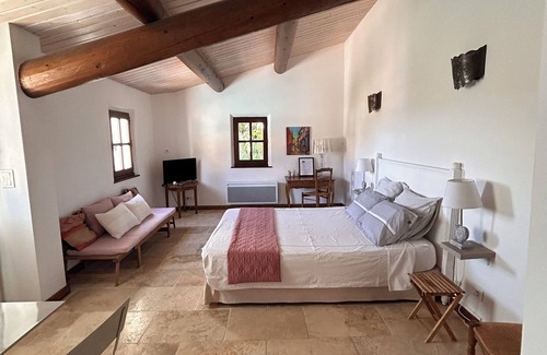 Villeneuve Bed & Breakfast | Clos des Cassis