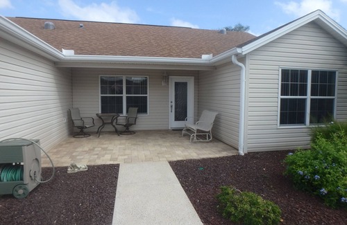 Glenbrook Villa | Close to 2 squares and Glenview Country Club