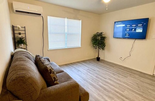 McAllen Apartment | Close to Airport, Mall & Stores
