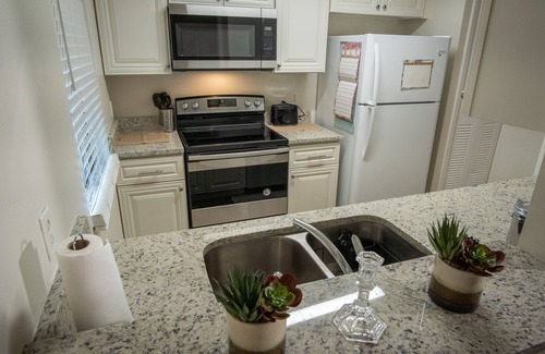 Fairvilla House | Close to Attractions, Sleeps 4