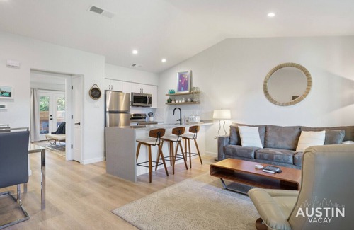 Barton Hills Apartment | Close to Barton Springs + Zilker | King BR + Patio