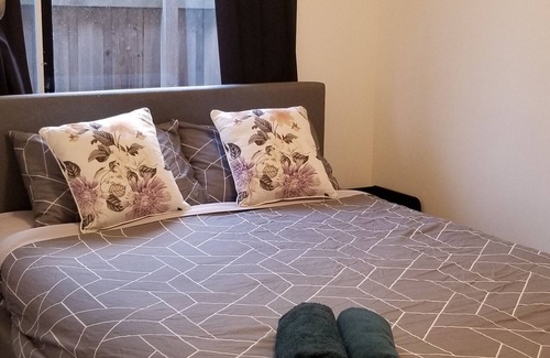 Cheltenham House | Close to beach and shopping mall