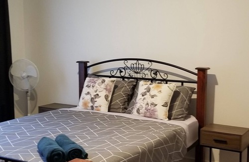 Cheltenham House | Close to beach and shopping mall