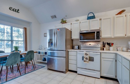 Savannah House | Close to Beach & Downtown Fun-Cozy Coastal Cottage