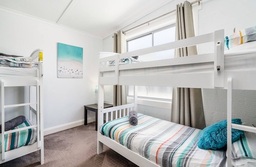 Port Sorell Villa | Close to beaches, vineyards, mountain bike trails and food harvest.