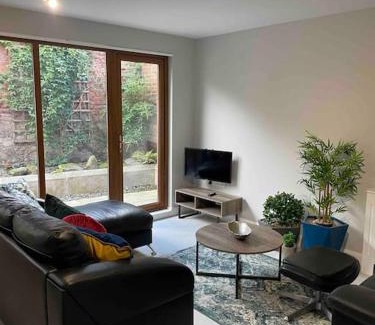 Belfast Villa | Close to Belfast City Centre.Modern Opened Planned