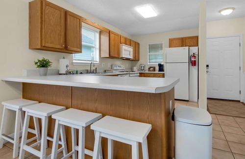 Florida Panhandle House | Close to Dwntwn, Navy Base, & Beaches 2BR/2BT