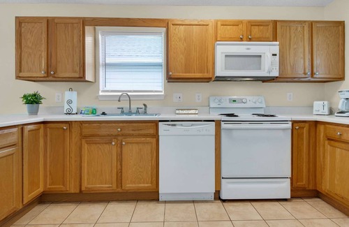 Florida Panhandle House | Close to Dwntwn, Navy Base, & Beaches 2BR/2BT