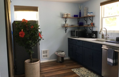 Oxford Cottage | Close to Oxford and Miami U. Pet friendly-limit 2. Country setting.