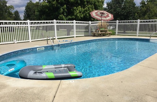 Oxford Cottage | Close to Oxford and Miami U. Pet friendly-limit 2. Country setting.