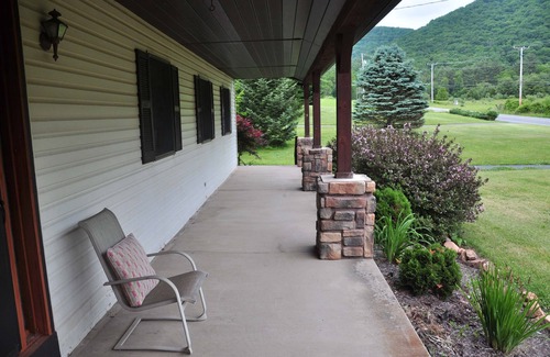 Spruce Creek House | Close To Penn State, Grier School, Juniata College, Raystown Lake, Tussey Mtn