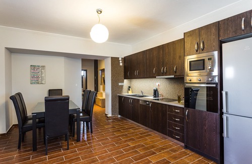 Houdetsi Villa | Close to Sandy Beach & Walking Distance to Amenities