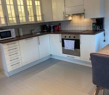 Vestvagøy Apartment | Close to sea, central, rent a boat, mountain hike, wifi, free parking