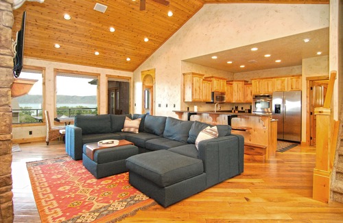 Garden City House | Close to Shakes with Amazing Views of the Lake!