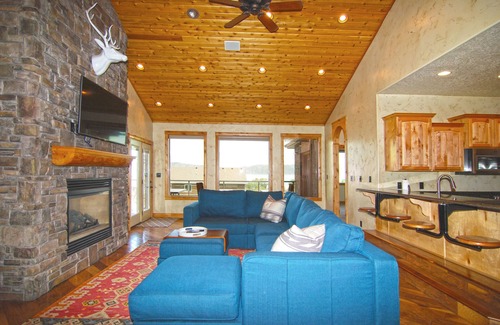 Garden City House | Close to Shakes with Amazing Views of the Lake!