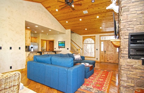 Garden City House | Close to Shakes with Amazing Views of the Lake!