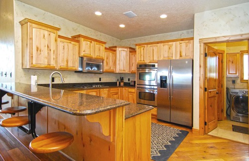 Garden City House | Close to Shakes with Amazing Views of the Lake!