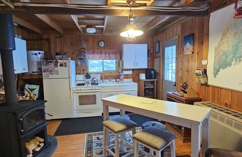 Greenville Junction Cabin | Close to Ski Mountain.