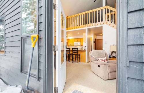 Snoqualmie Pass House | Close to Ski + Snowboard | Games | Hiking Trails