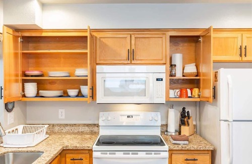 Snoqualmie Pass House | Close to Ski + Snowboard | Games | Hiking Trails