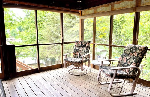 Huddleston House | Close to SML's favorite spots! Family friendly home with gorgeous views!