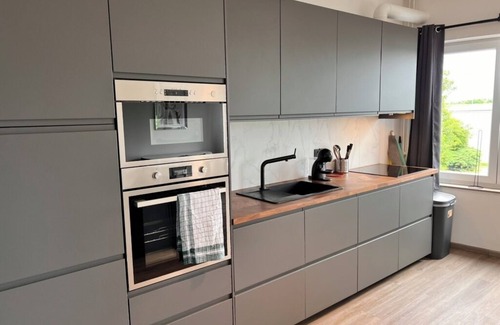 Strombeek-Bever Apartment | Close to the atomium and expo halls. A stone's throw from trademarkt.