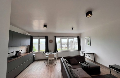 Strombeek-Bever Apartment | Close to the atomium and expo halls. A stone's throw from trademarkt.