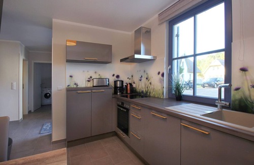 Glowe House | Close to the beach, thatched roof, with garden, sauna, dog-friendly - Ferienhaus Stranddistel