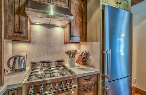 Olympic Valley Ski Chalet | Close to the Lifts and Village with Free Valley Wide Shuttle Service