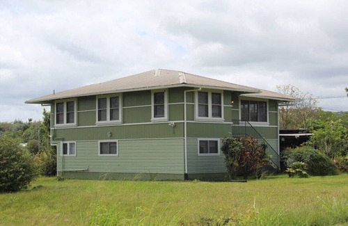 Kurtistown House | Close to the volcano vacation rental!