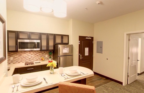 Bryant Pattengill East Condo | Close to U of M + Research Park | 24 Hour Business Center + Indoor Pool