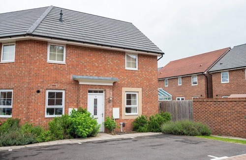 Acresford House | Close to Warwick University - Clover Way by Tŷ SA