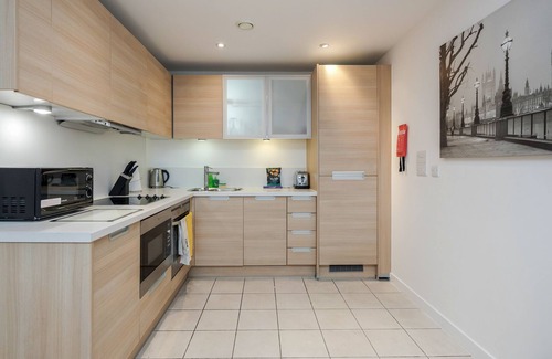 Woking Apartment | Cloud9 Apartment at The Park Heights