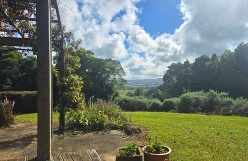 Bielsdown Hills Cottage | Clouds End Retreat is an architect-designed 1-bedroom house for up to 2 guests.