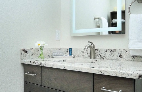 Westcliffe Apartment | Clouds Suite at Mattie's Lofts, in ❤️ of Downtown