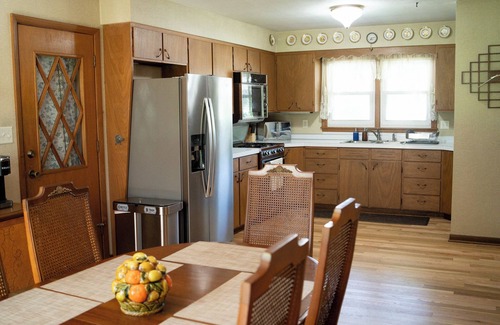 Marion House | Clubhouse ' 63- Spacious 4-bedroom house with WiFi, on country club golf course